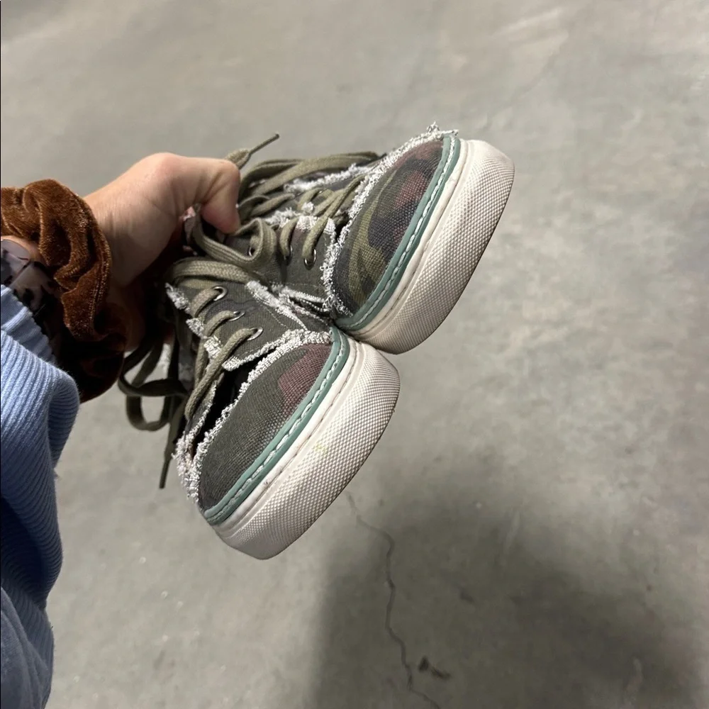 Myra Bag Camo Sneakers, Size 8